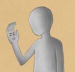 شخص ممسوح الوجه يرفع كفّه لينظر إلى تفاصيل وجهه فيه.